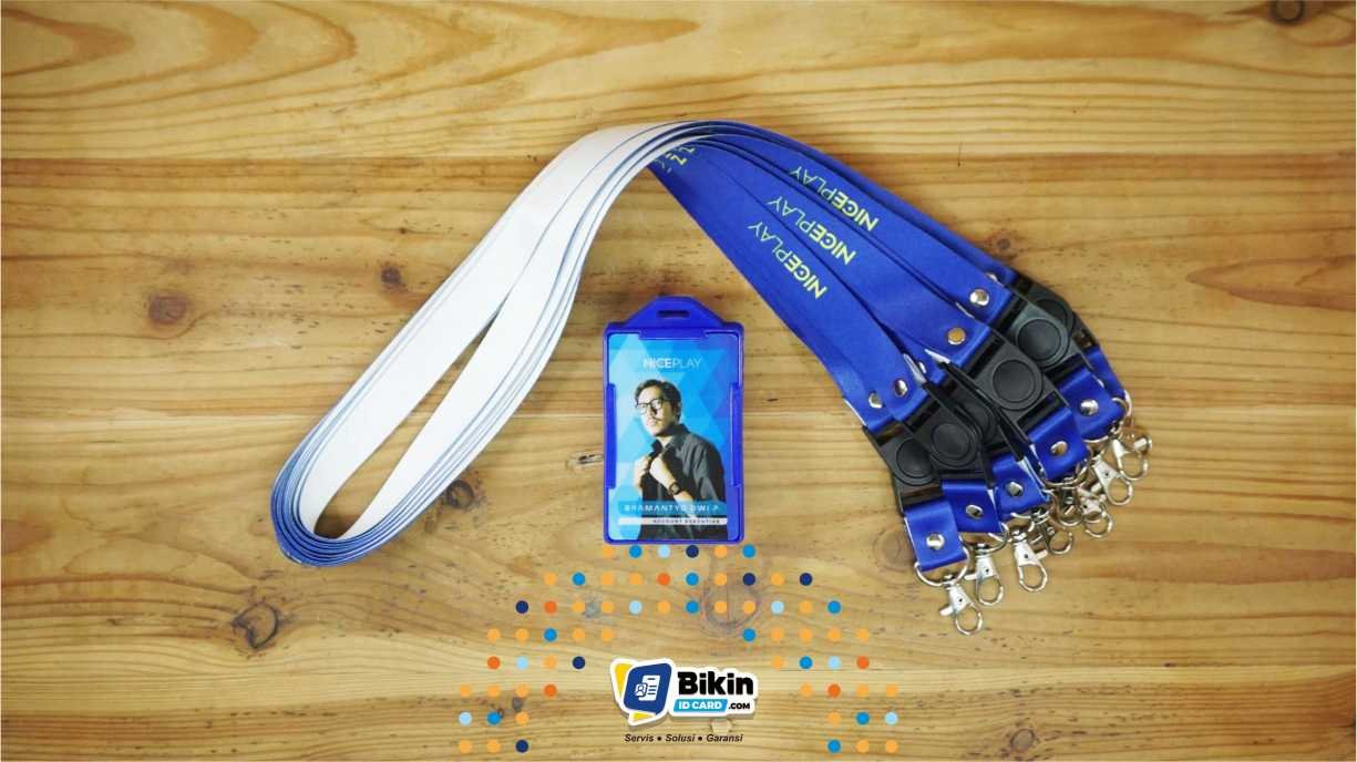 contoh lanyard biru niceplay