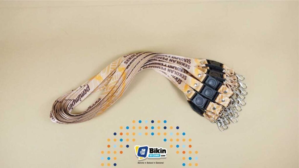 contoh lanyard coklat sekolah