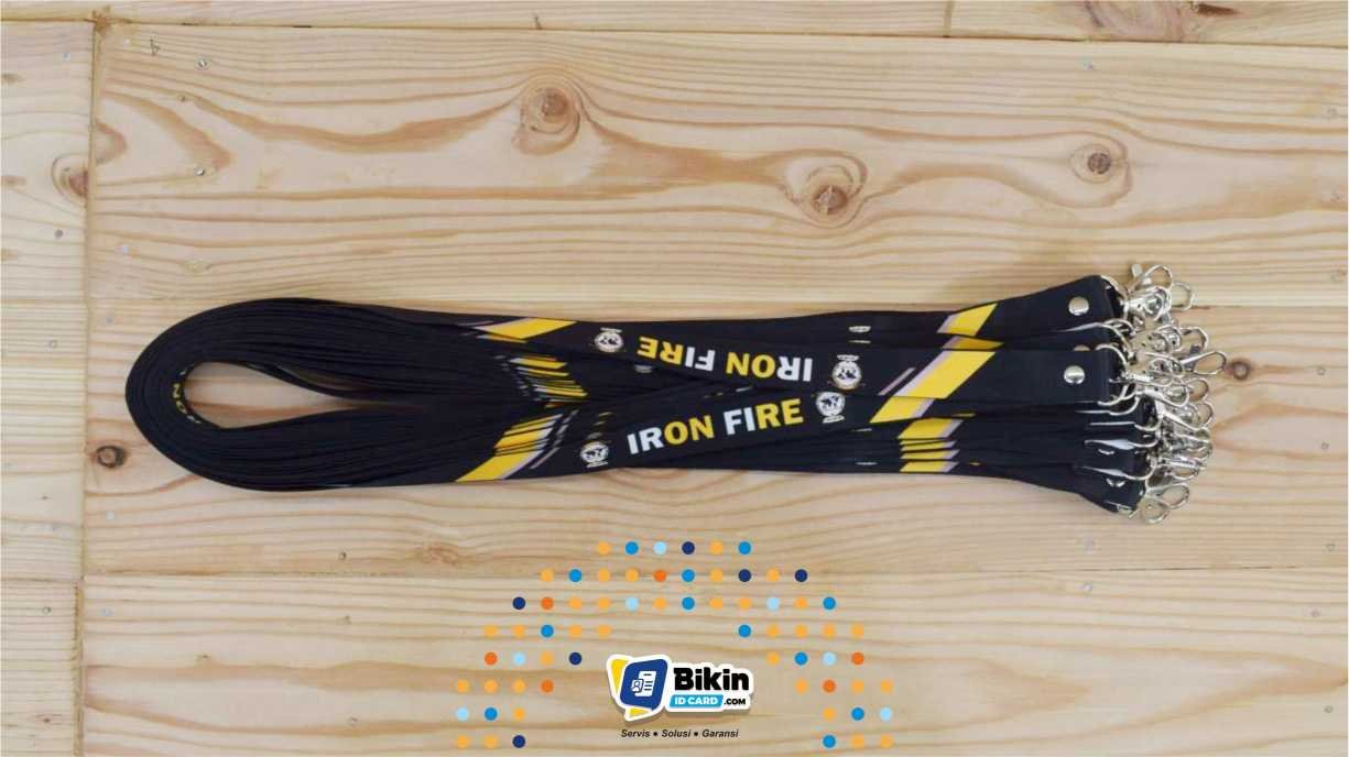 contoh lanyard hitam iron
